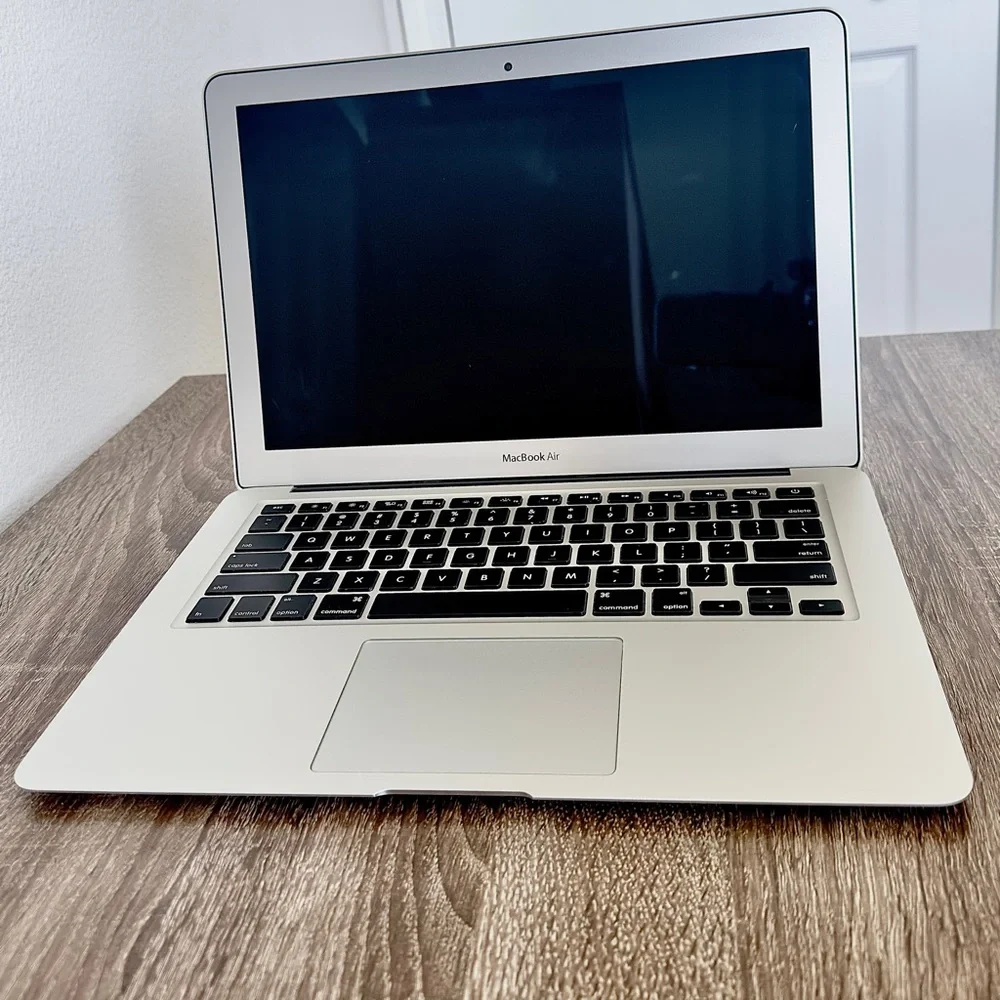 Apple MacBook Air Laptop i5 1.6GHz 13